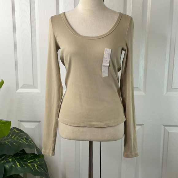 Universal Thread Beige Ribbed Long Sleeve
Top Various Sizes - Picture 2 of 8